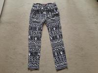 Schwarz Weiß Gemusterte Stoffhose, Regular Fit, von edc Pankow - Prenzlauer Berg Vorschau