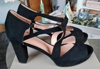 NEU Sandaletten Pumps aus einer Boutique Gr. 39 schwarz Niedersachsen - Apen Vorschau