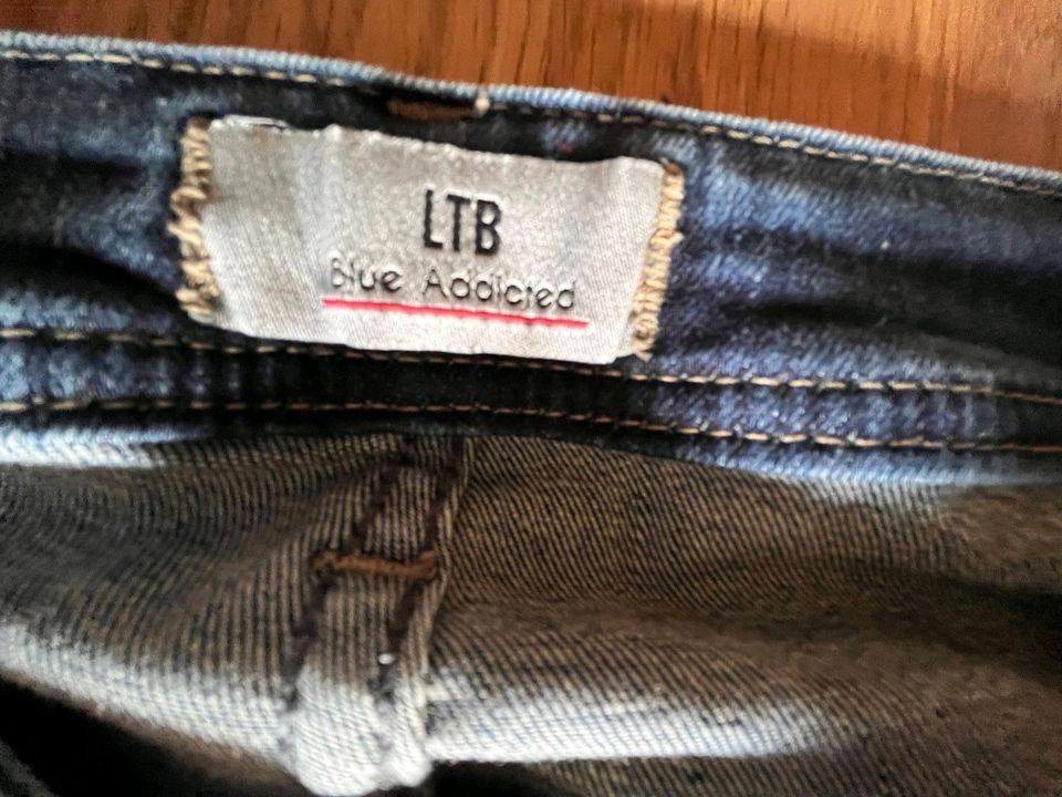LTB Damen-Jeans Boot Cut, Low Rise, Weite 33 Länge 34, Size 33/34 in Travenbrück