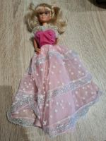 Barbie Puppe mit Kleid Bayern - Regensburg Vorschau