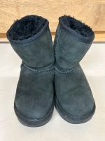 UGG Gr. 31 schwarz prima erhalten Nordrhein-Westfalen - Arnsberg Vorschau