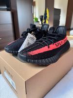 YEEZY BOOST 350 V2 CORE BLACK RED Größe 42,5 München - Maxvorstadt Vorschau