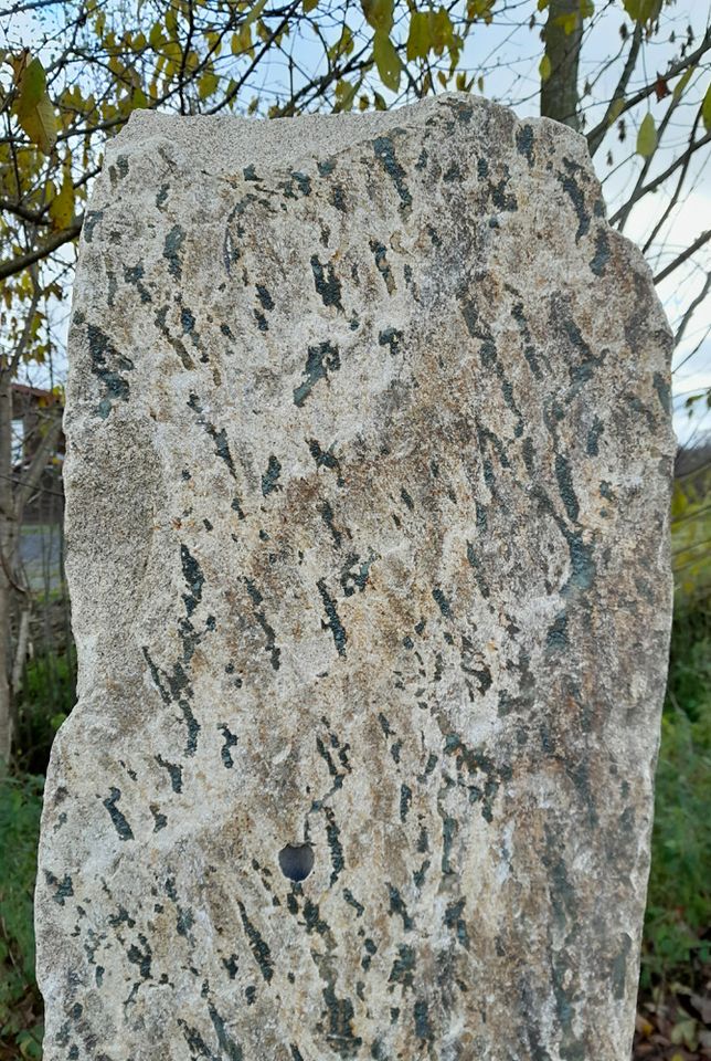 Granitbrunnen, Granittrog, Granitwassergrand, Natursteinbrunnen, Granittrog für Wasser, Brunnentrog, Steintrog, Wassergrand, Brunnen für Garten, Gartenbrunnen, Granitbecken, Brunnen für Wasser in Eppenschlag