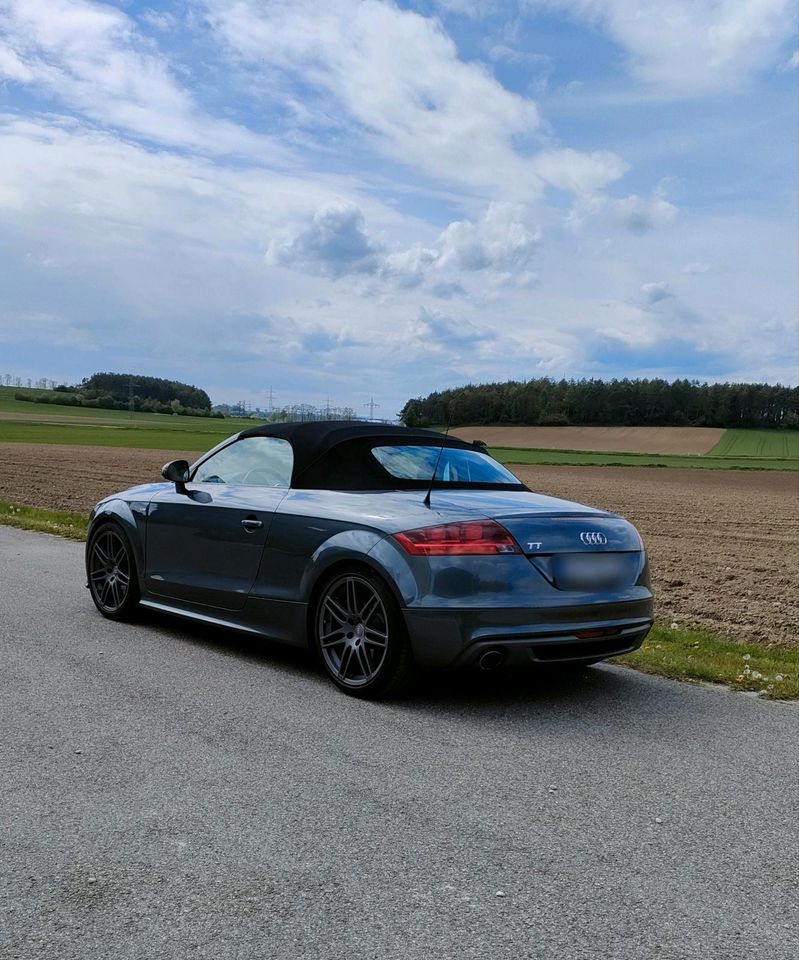 Audi TT Roadster 2.0 TFSI S-Line in Großmehring