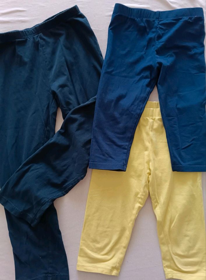 Sommer Bekleidungspaket 8tlg Mädchen 116 Capri Leggings Kleider in Düsseldorf