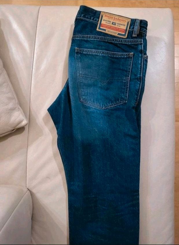 Diesel Herren Jeans 32 30 Slim Fit Superior Pantaloni NEU in München