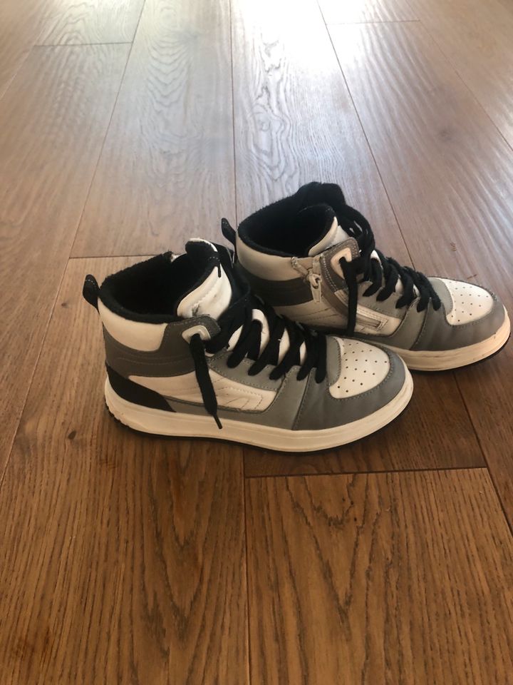 Zara Basketball Sneaker, Br. 35 in Hamburg