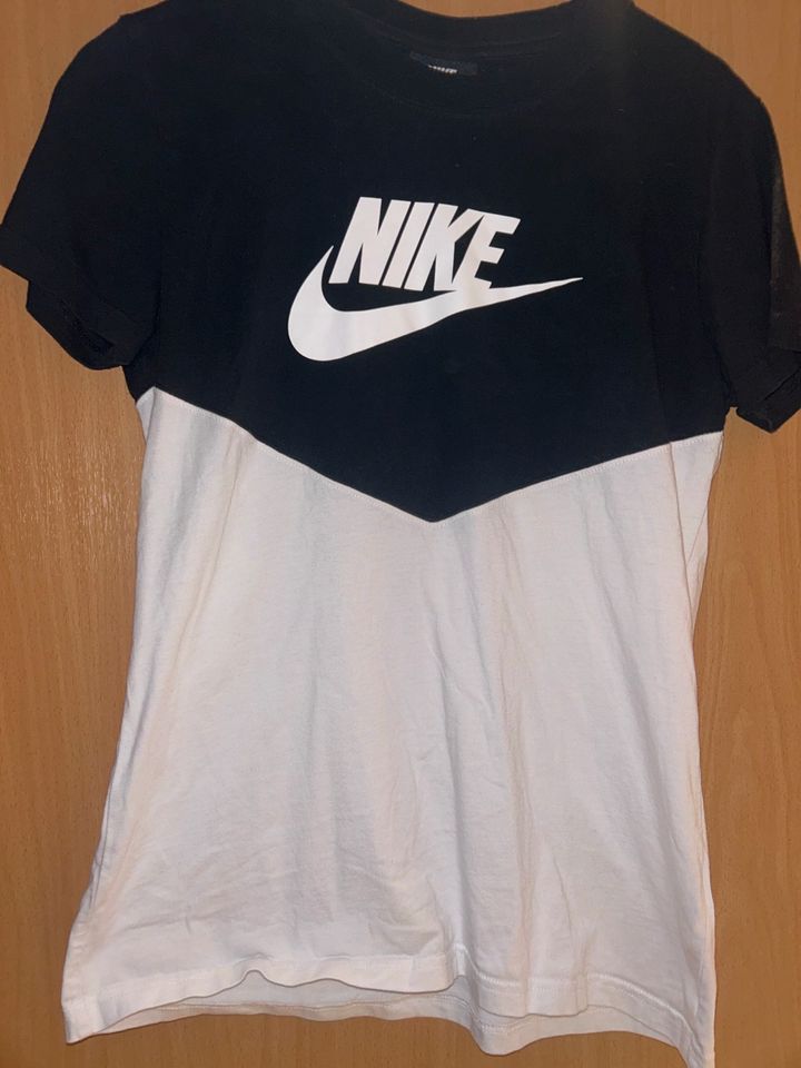 Nike T-Shirt in Forchtenberg