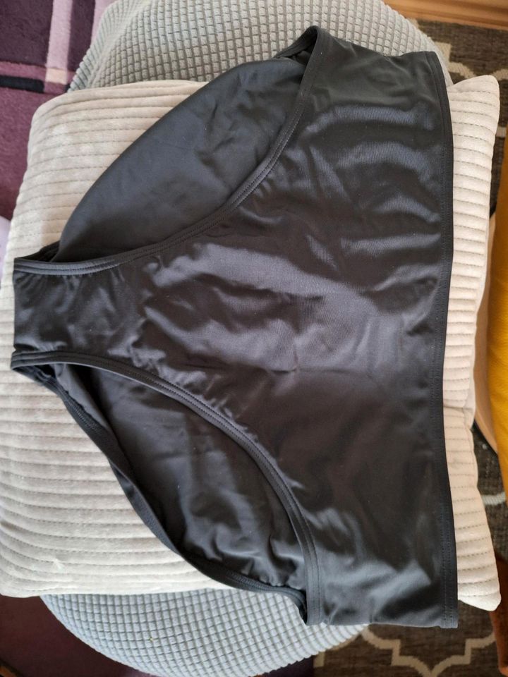 Badehose Damen in Größe 52 schwarz in Berlin