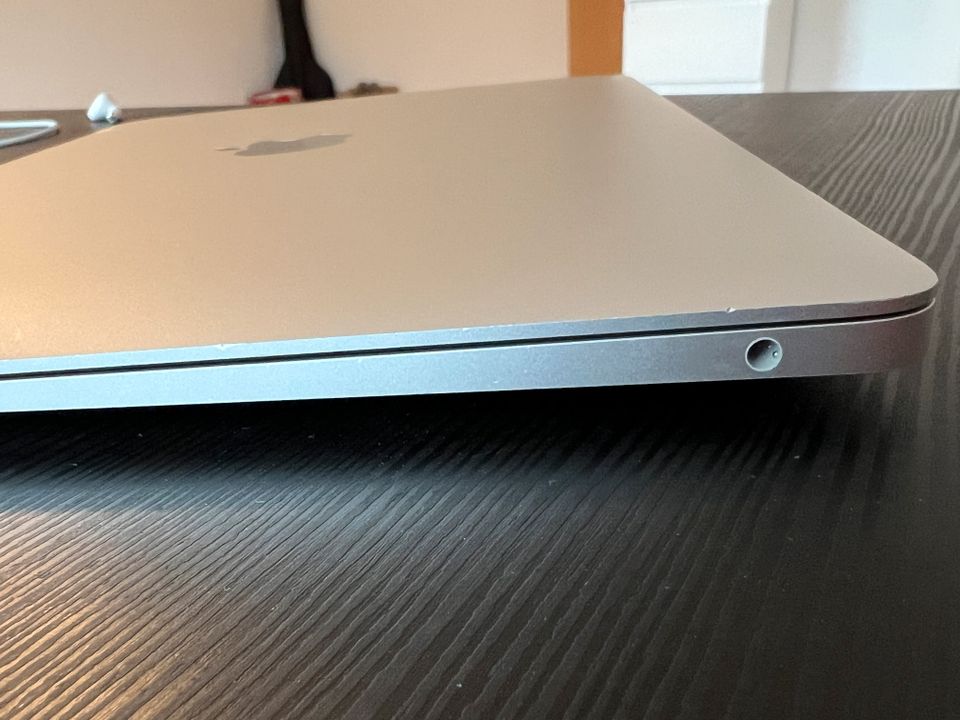 MacBook Air 2020 13, 16 GB RAM, 256 GB SSD, Intel i5, GRAU in Berlin