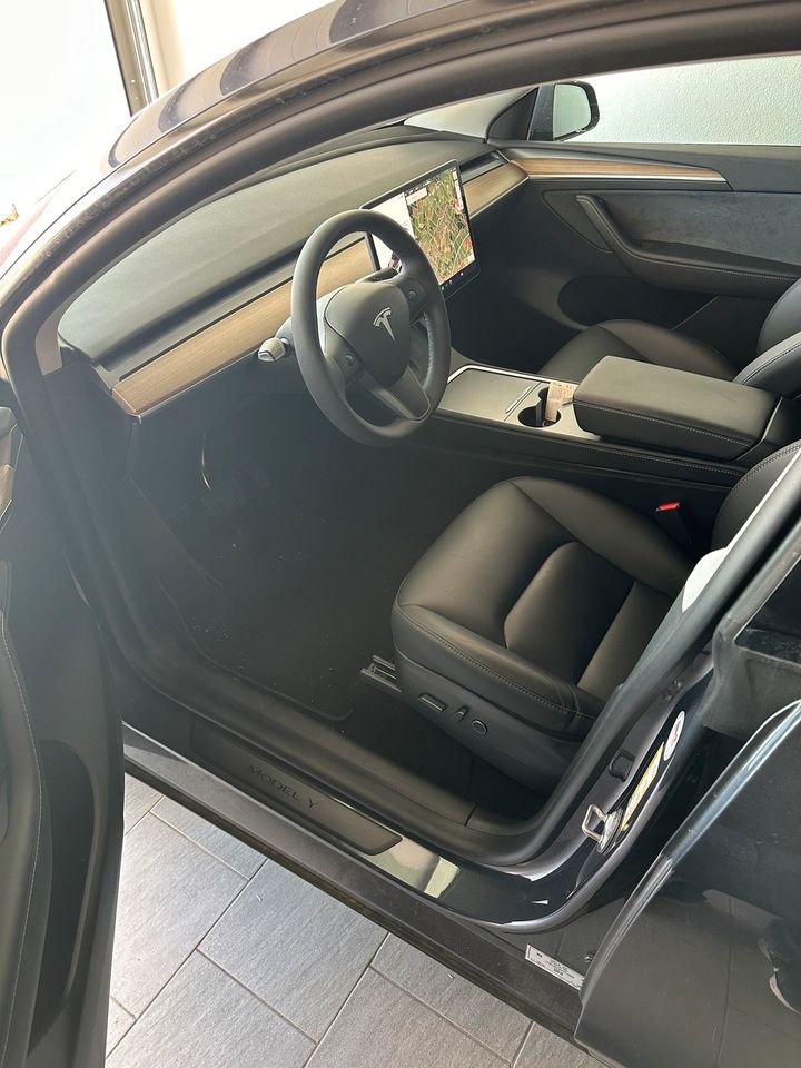 Tesla Model Y SR Leasingübernahme 572€ monatlich in Trossingen