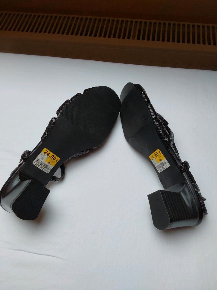 Schwarze Flechtsandalen, Größe 40, neu in Oberthal