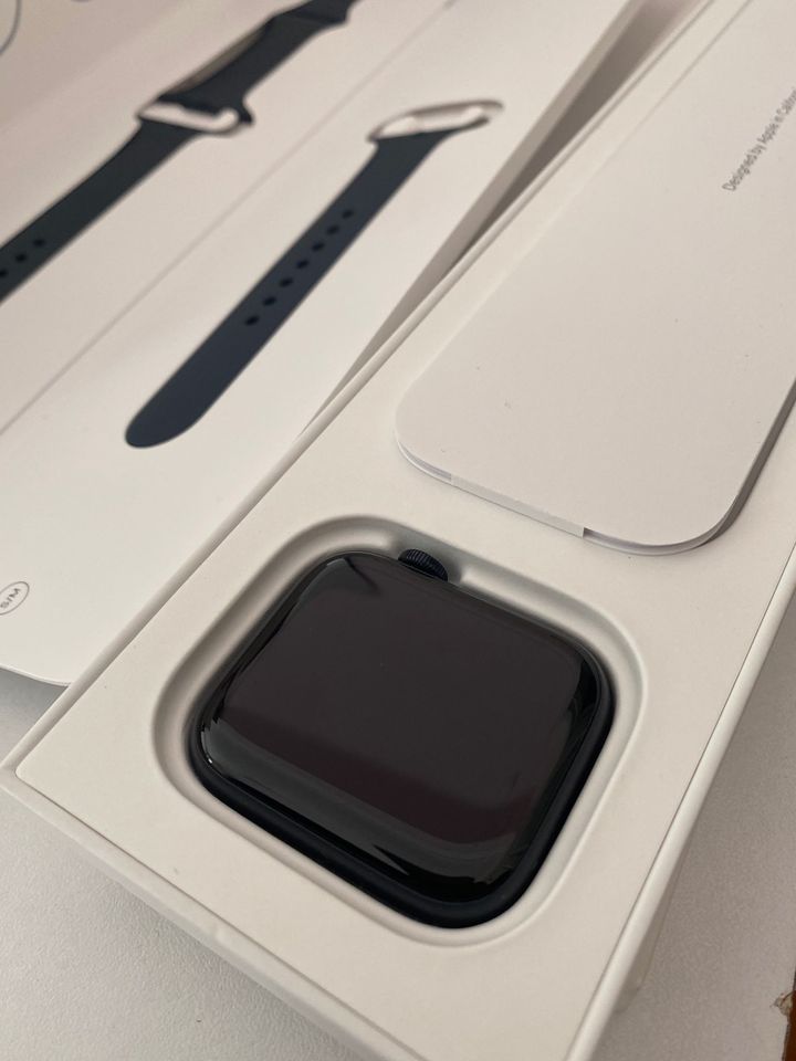 Apple Watch SE (2. Generation) - WİE NEU in Lübeck