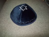 1x Kippa, Jarmulke, Kippah, Kipa dunkelblau Samt 16-17cm Niedersachsen - Seevetal Vorschau