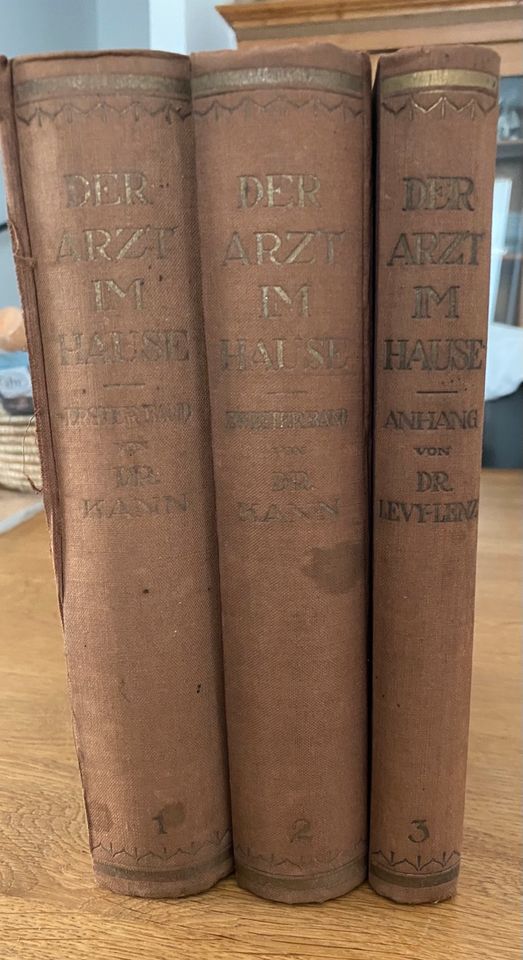 Antike Bücher 3 Bände 1923 „ Der Arzt im Hause“ in Varel