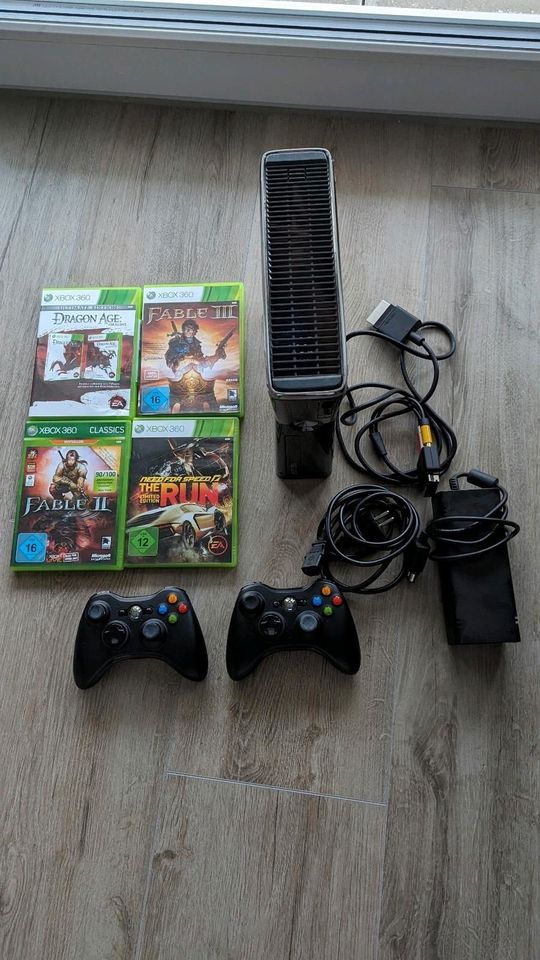 XBox 360 mit 4 Spielen und 2 Controler in Wittislingen