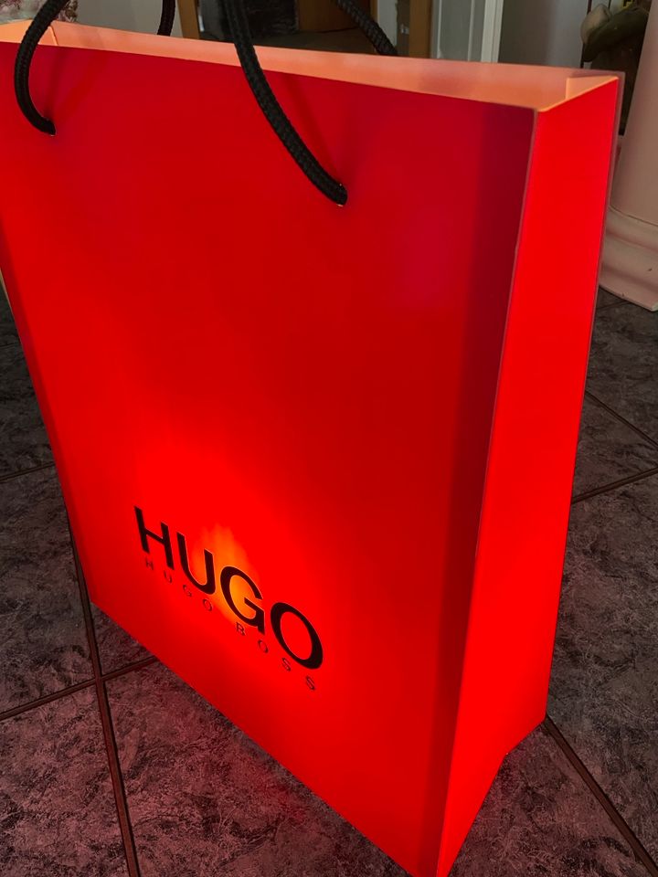 Hugo Boss Lampe Laden Deko Werbung in Garbsen