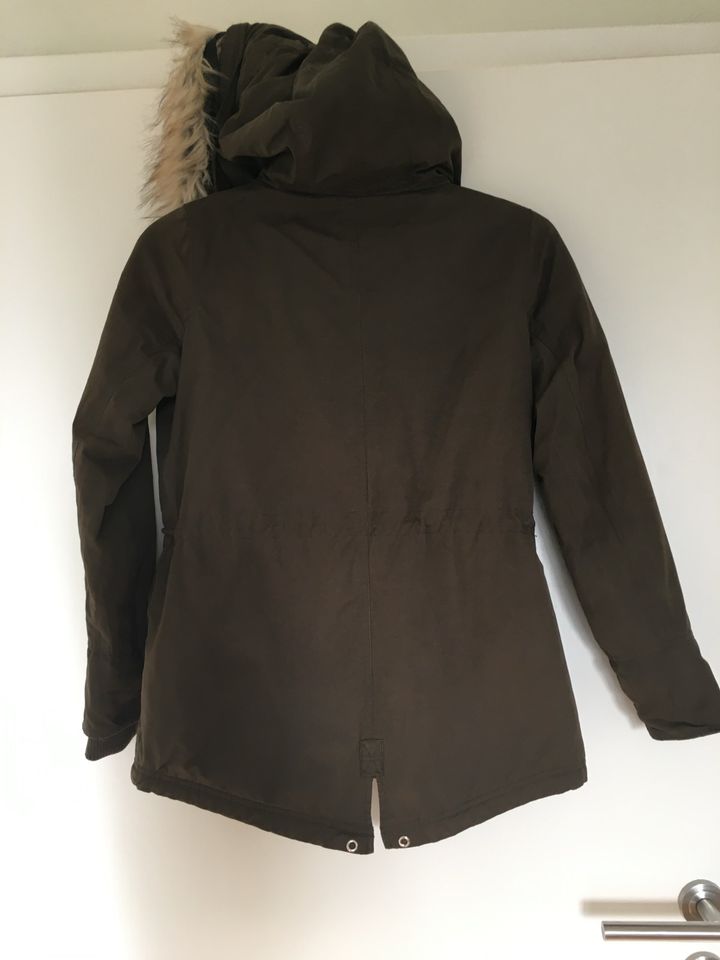 Jacke mit Kapuze Khaki Größe XS Größe 34 in Saarbrücken