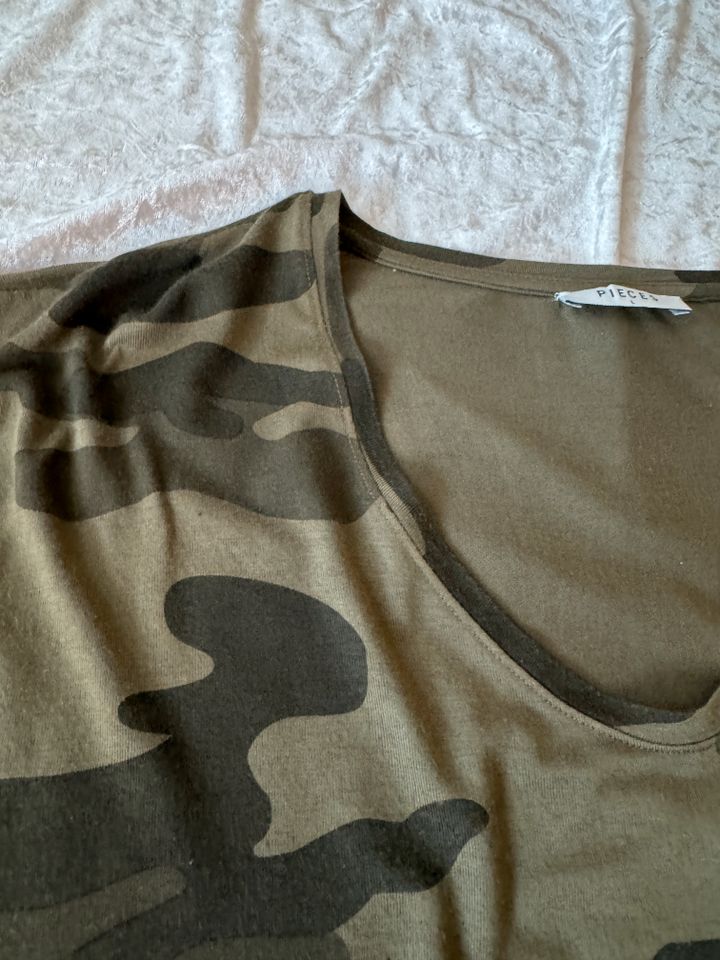 TShirt Damen camouflage oliv-grün Gr. L V-Ausschnitt ***TOP*** in Mustin bei Ratzeburg