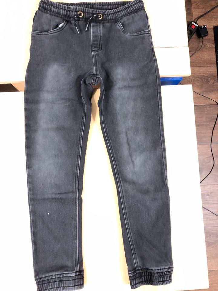 Jeans, joggers, H&M, Gr 146, 152, Jungen in Wittorf