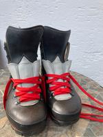 Lowa Bergstiefel Gr 43. Rarität/Antiquität Bayern - Pittenhart Vorschau