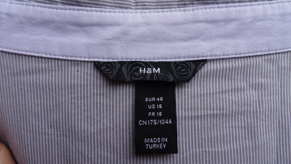 H&M Bluse aus Baumwoll-Stretch in grau in Gr. 46 in Unterschleißheim