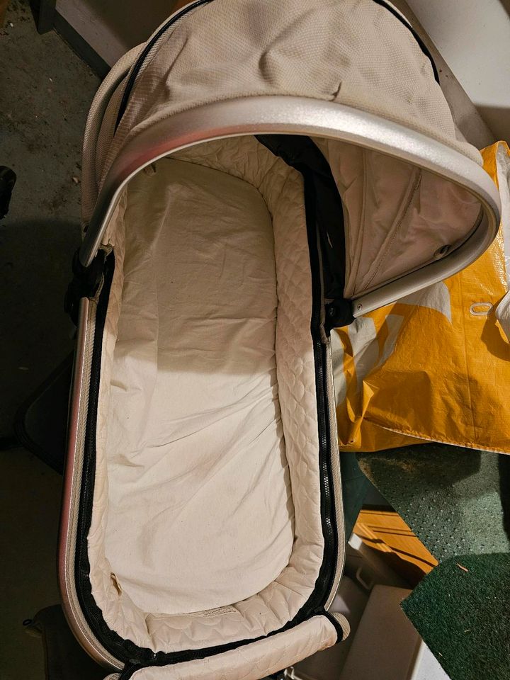 Kinderwagen mit Sport buggy aufsatz und neugeborenen schale in Lindlar