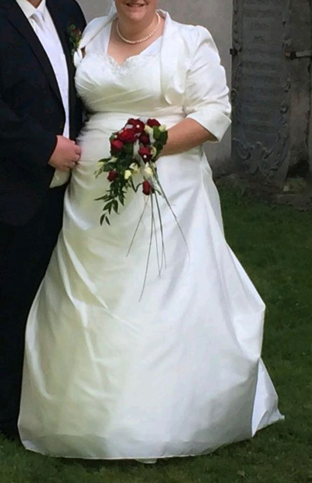 Wunderschönes Brautkleid in A-Linie, Farbe Ivory, Größe 54 in Salzhemmendorf
