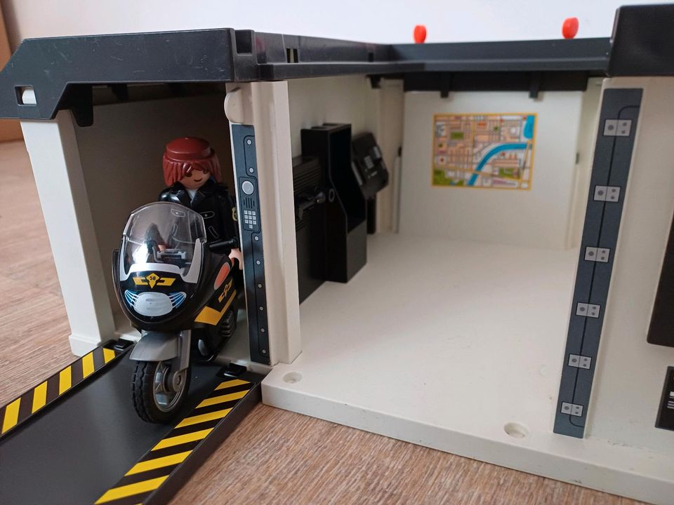Playmobil Polizeikoffer mit viel Zubehör in Schlangen