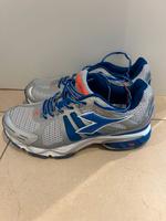 Diadora Sportschuh Größe 44 gebraucht Schwerin - Krebsförden Vorschau