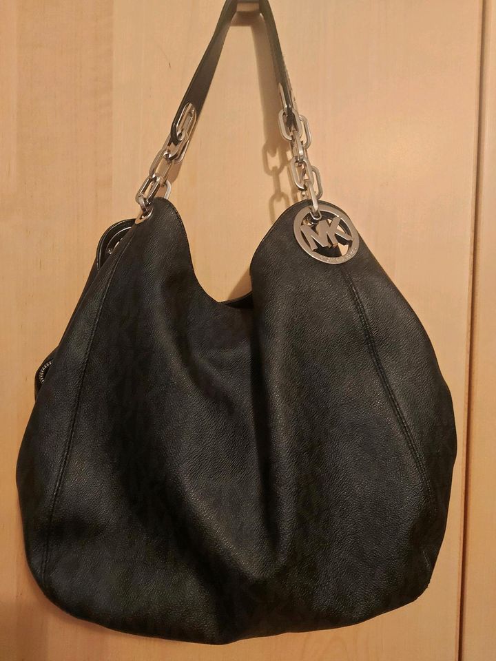 Michael Kors Handtasche schwarz/silber mit Tragebeutel in Günzburg