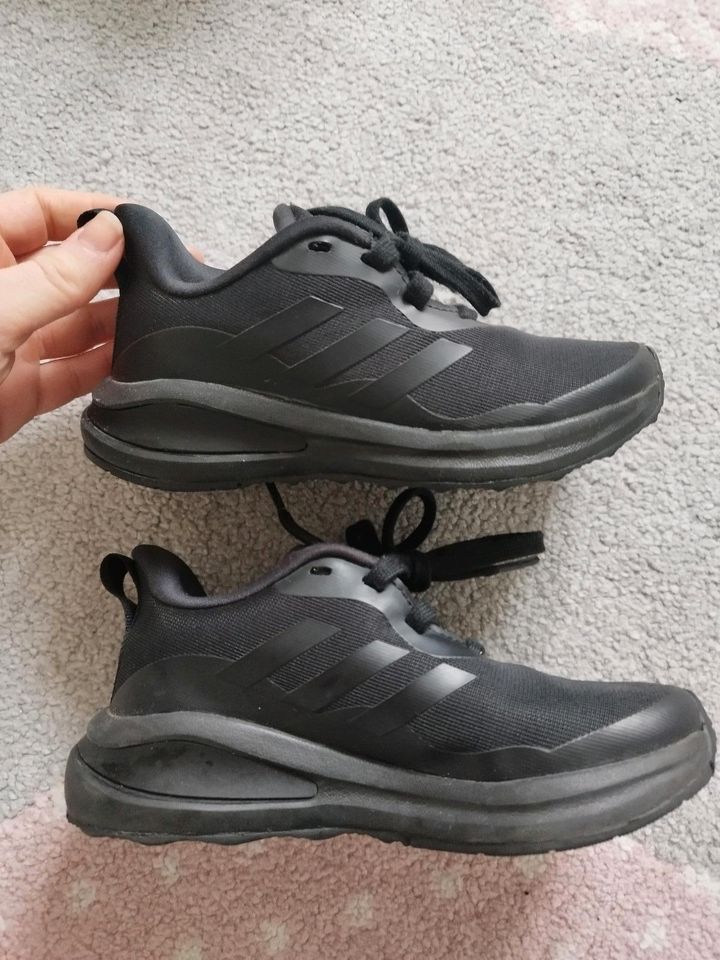 Turnschuhe Sneaker Adidas neuwertig 28 in Erfurt