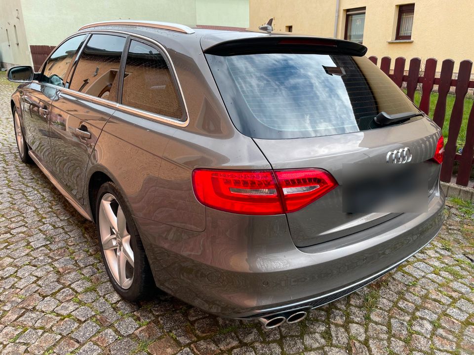 Audi A4 Avant 2.0 TDI DPF clean diesel S line Sportpaket in Schkölen