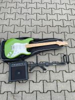 E-Gitarre mit Halterung, Verstärker und Tasche Hessen - Rüsselsheim Vorschau