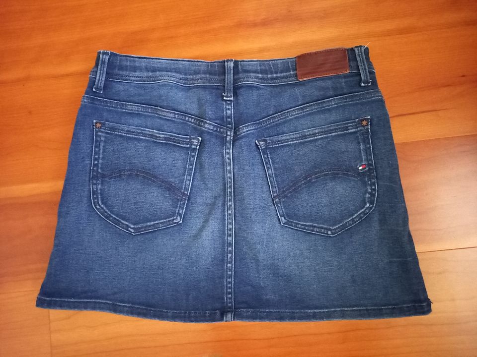 NEUwertiger Hilfiger Jeansrock Gr 176 nur 15€! in Güglingen