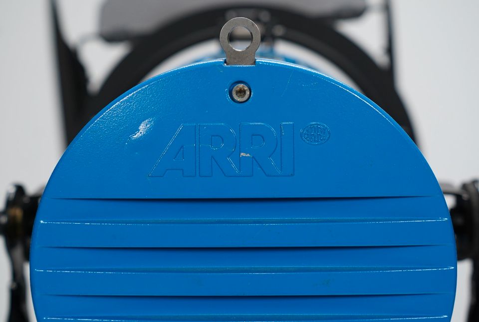 ARRI Junior 2000W Fresnel Tungsten Stufenlinse Filmlicht in München