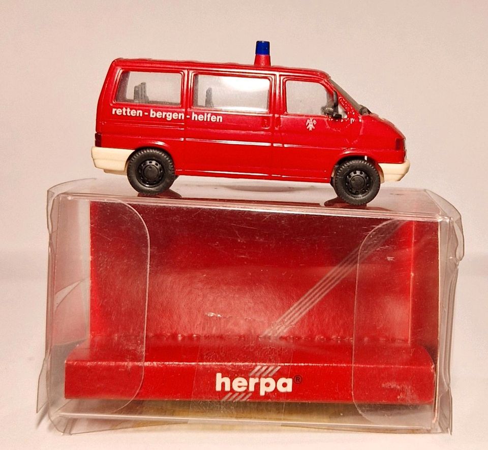 Herpa 1:87 VW T 4 Bus Caravelle Feuerwehr in Hemer