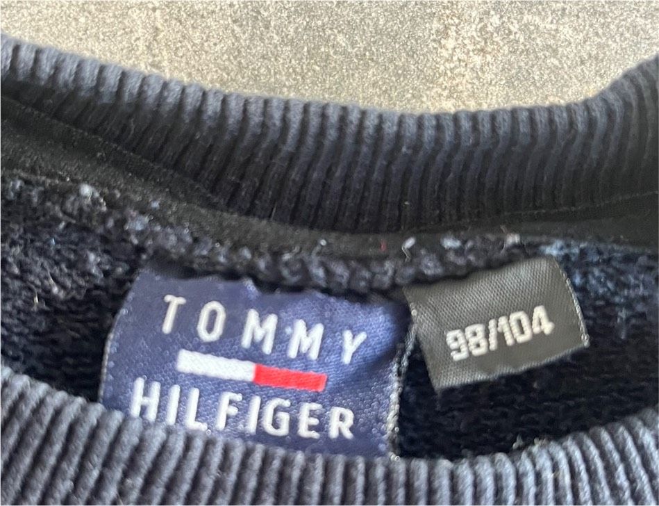 Pullover von Tommy Hilfiger in 98/104, blau in Bad Driburg