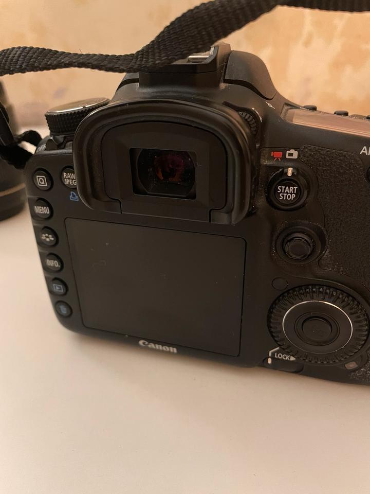 Canon Eos 7d Spiegelreflex mit Objektiven Akku Digitalkamera in Berlin