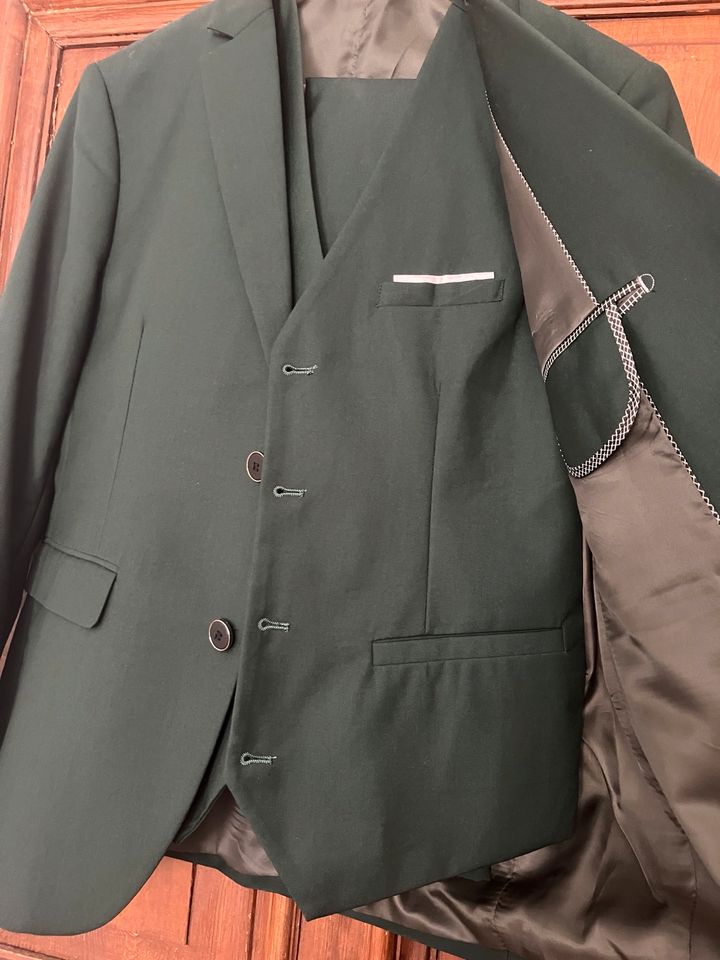 Anzug dreiteilig, gr S, Jacket Weste Hose Grün Dunkelgrün in Berlin