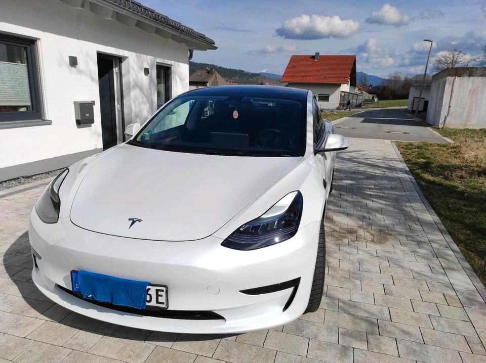 Verkaufe Tesla Model 3 , 9850 Km, EZ 01 - 23 in Pilsting
