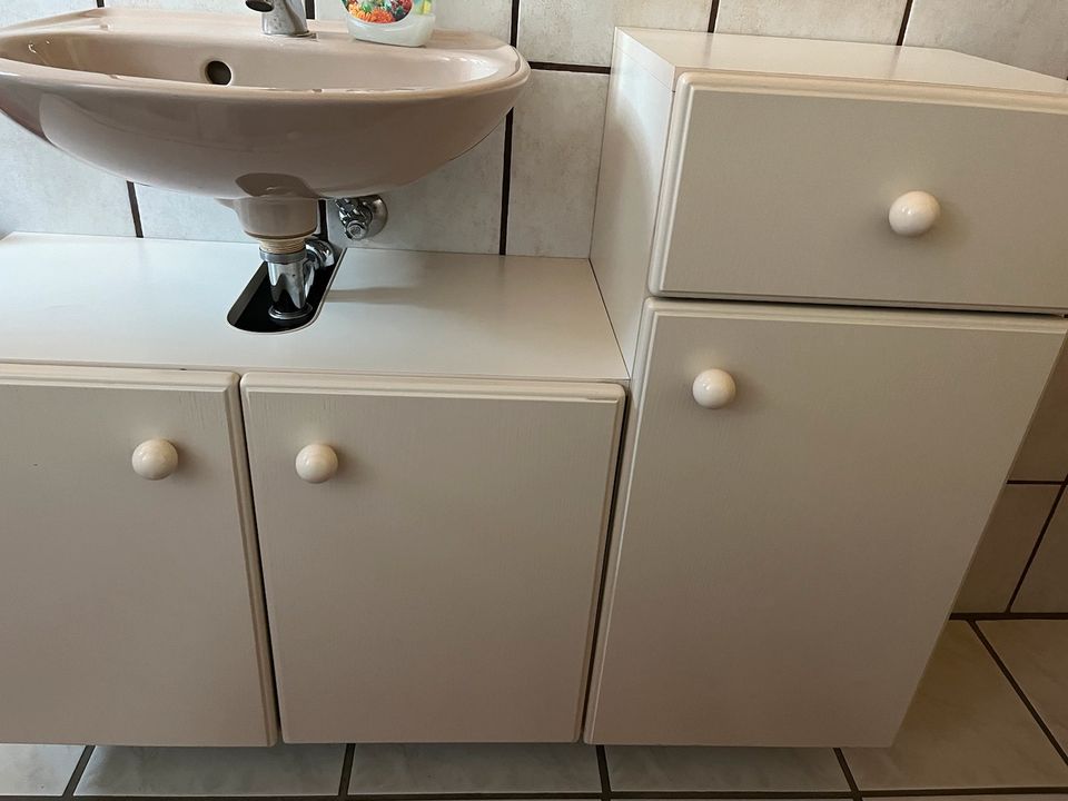 Badmöbel Beige mit Waschbecken in Mintraching