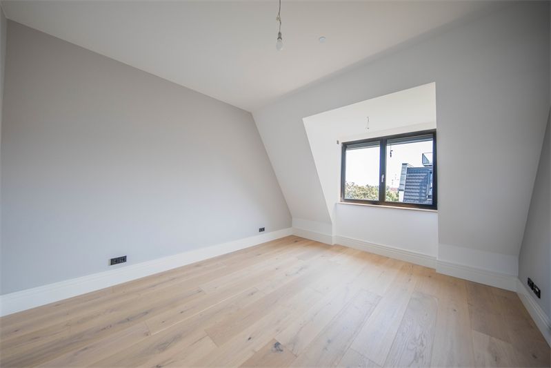 EXKLUSIVES 3 ZI.-PENTHOUSE mit DACHGARTEN & 360° VIEW in TOPMODERNISIERTEM ALTBAU -50M zur SPREE! in Berlin