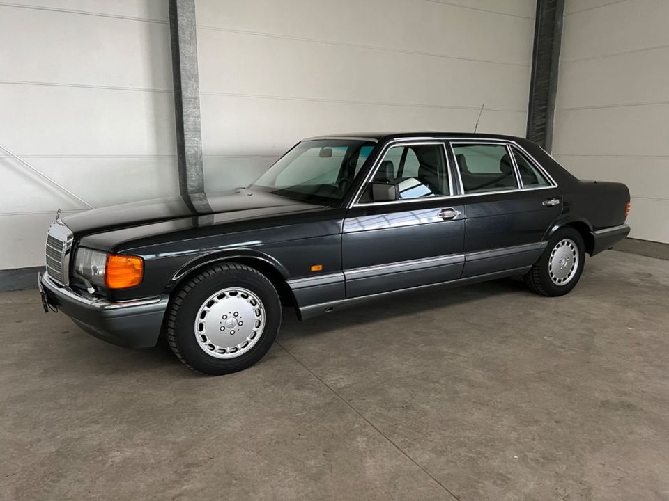 Mercedes-Benz 560 SEL in Stuhr