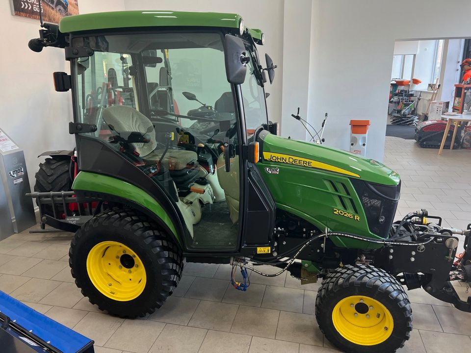 JOHN DEERE 2026 R mit wenig Stunden, MwSt. ausweisbar in Dorf Mecklenburg