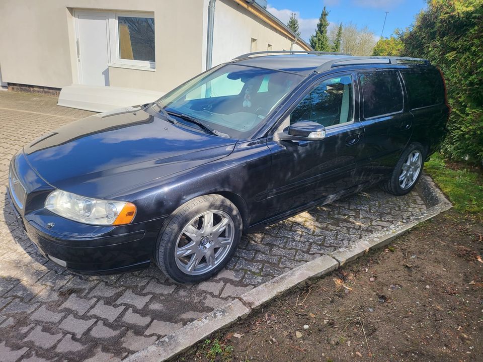 Volvo (S) V70 II 2.4 D5 Autom AWD Rentner TÜV neu in Teterow