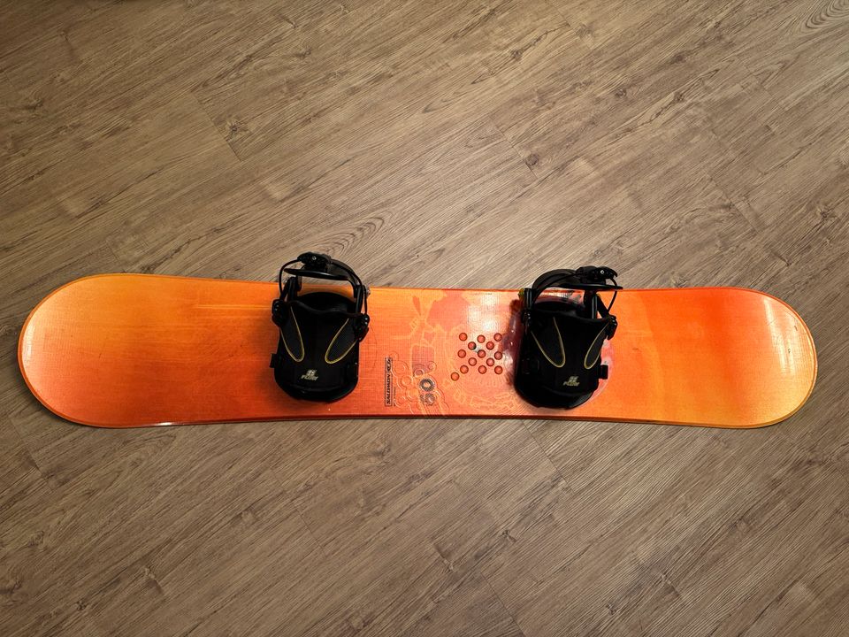 Snowboard Salomon mit Flow Bindung in Oldenburg