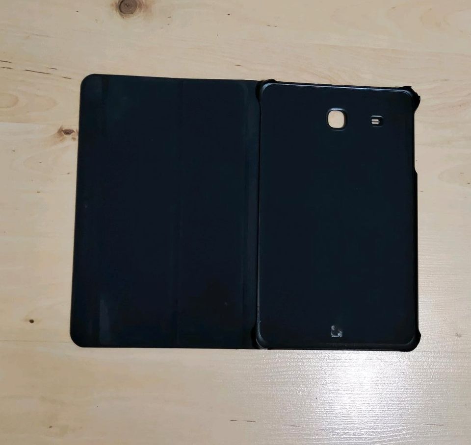 Samsung Galaxy Tab E SM - T560 8GB mit Samsung Hülle in Magdeburg