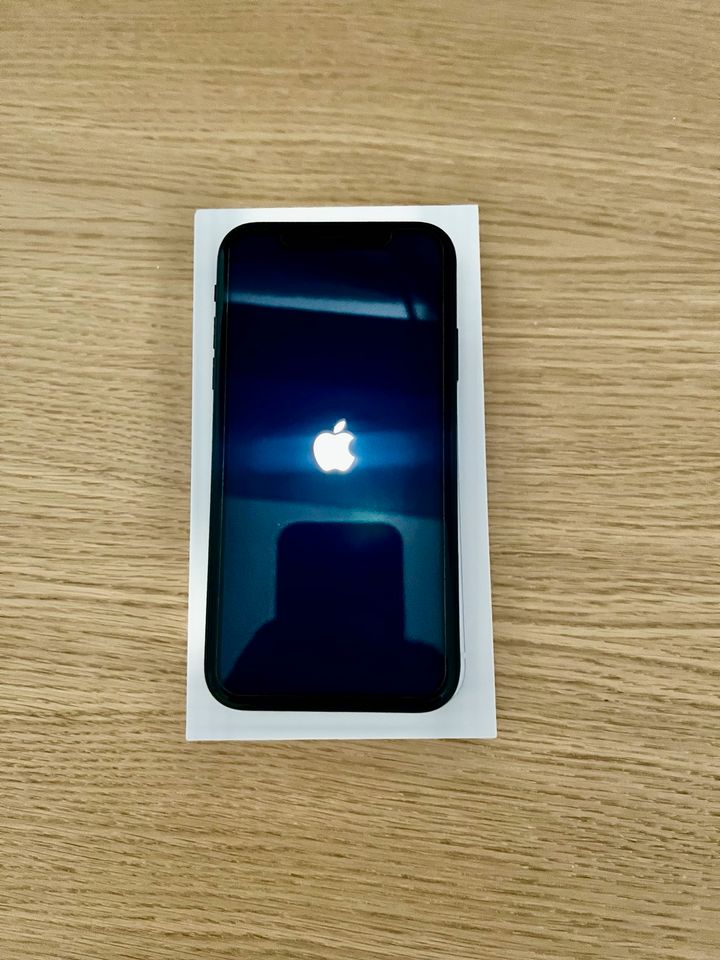 Apple iPhone XR 64GB in Hamburg