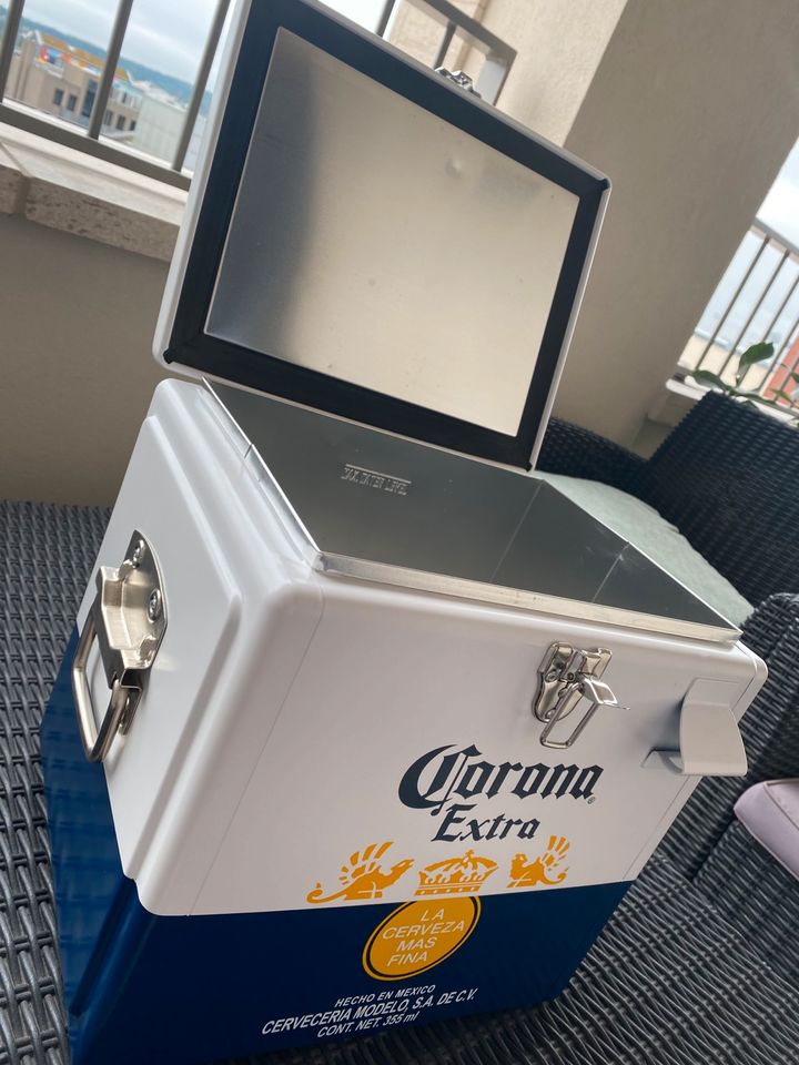 Corona Kühlbox mit Öffner in Frankfurt am Main